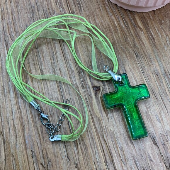 Murano Style Glass Green Silver Shimmer Cross Pendant Ribbon Necklace - Picture 5 of 6
